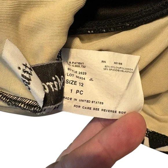 MIRACLESUIT Giraffe/Animal Print Tankini Halter Swimsuit Top in B/W Size 12 - Picture 8 of 10